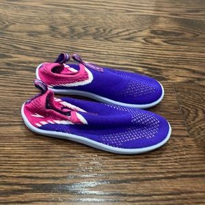 Speedo kids water shoes size S junior